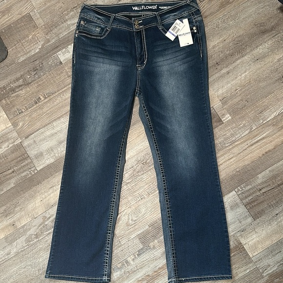 Wallflower curvy fit Insta stretch boot cut jeans size 18 - Picture 2 of 3